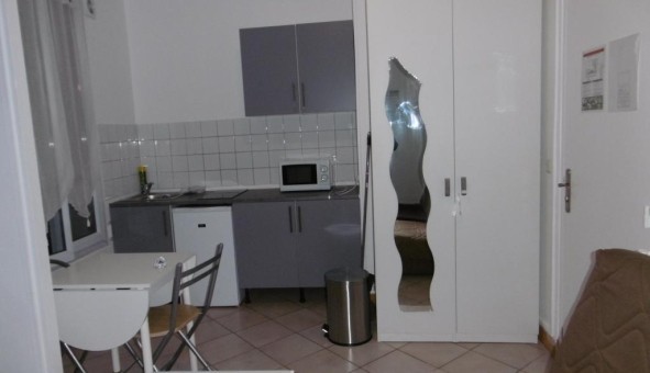 Logement tudiant Location Studio Vide Paris 15me arrondissement (75015)