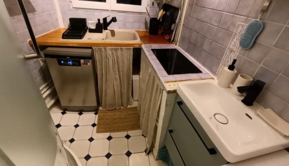 Logement tudiant Studio à Paris 18me arrondissement (75018)