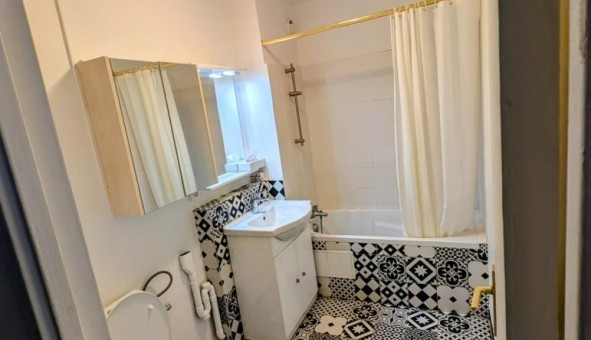 Logement étudiant Studio à Paris 18ème arrondissement (75018)