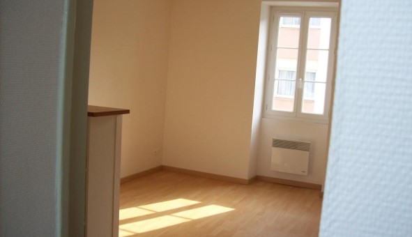 Logement étudiant Location Studio Vide Pau (64000)