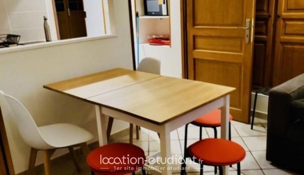 Logement tudiant Location Studio Meublé Roquemaure (30150)