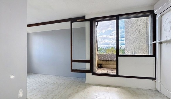 Logement �tudiant Studio &agrave; Saint Genis Laval (69230)