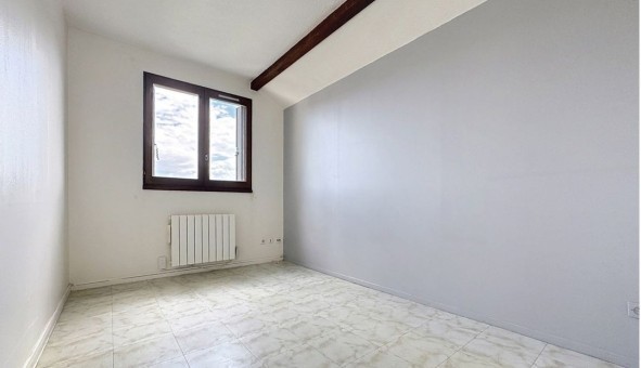 Logement �tudiant Studio &agrave; Saint Genis Laval (69230)