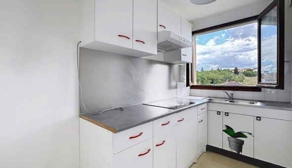 Logement �tudiant Studio &agrave; Saint Genis Laval (69230)