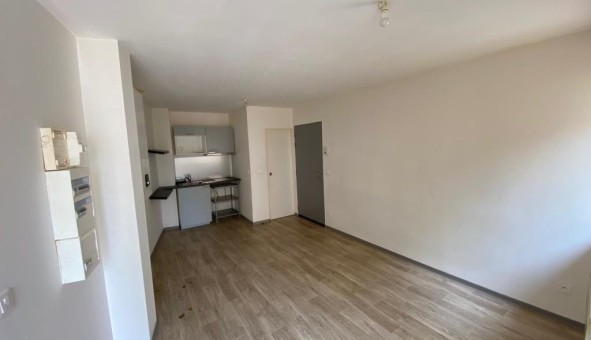 Logement tudiant Location Studio Vide Sarrians (84260)