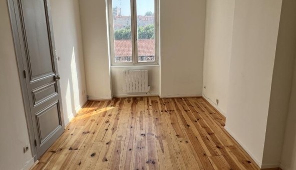 Logement tudiant Studio à Sedan (08200)