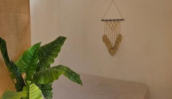 Logement tudiant Studio à Srignan du Comtat (84830)
