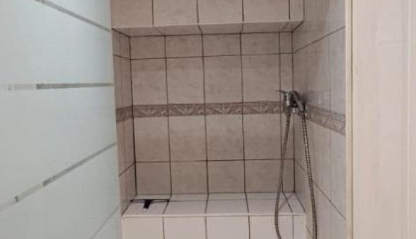 Logement tudiant Studio à Srignan du Comtat (84830)