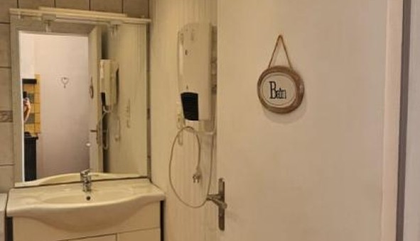 Logement tudiant Studio à Srignan du Comtat (84830)