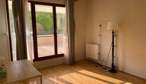 Logement étudiant Location Studio Vide Sèvres (92310)