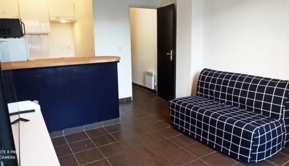 Logement tudiant Location Studio Vide Six Fours les Plages (83140)