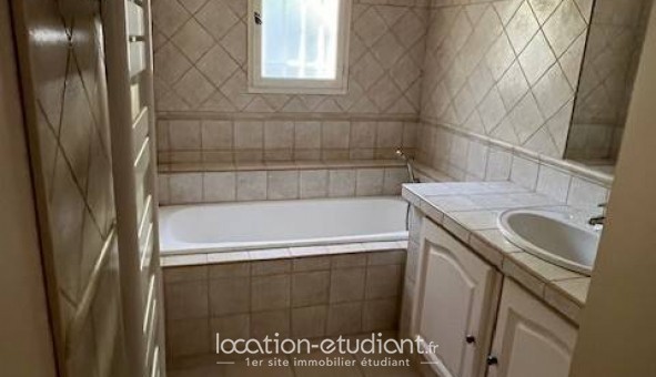 Logement tudiant Studio à Sollis Ville (83210)