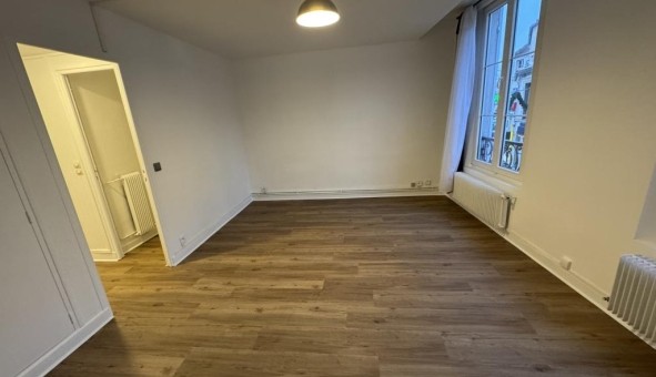 Logement �tudiant Studio &agrave; Sucy en Brie (94880)