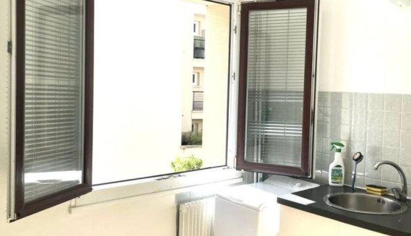 Logement �tudiant Studio &agrave; Suresnes (92150)