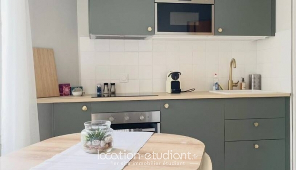 Logement étudiant Studio &agrave; Suresnes (92150)