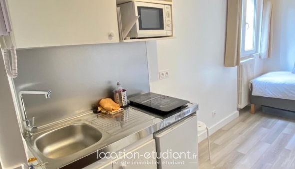 Logement étudiant Studio &agrave; Suresnes (92150)