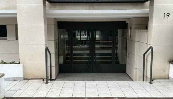 Logement �tudiant Studio &agrave; Suresnes (92150)