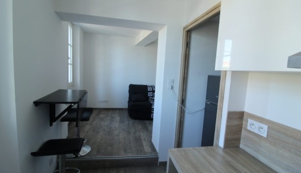 Logement tudiant Location Studio Vide Toulon (83200)