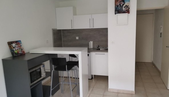 Logement tudiant Location Studio Vide Toulon (83200)