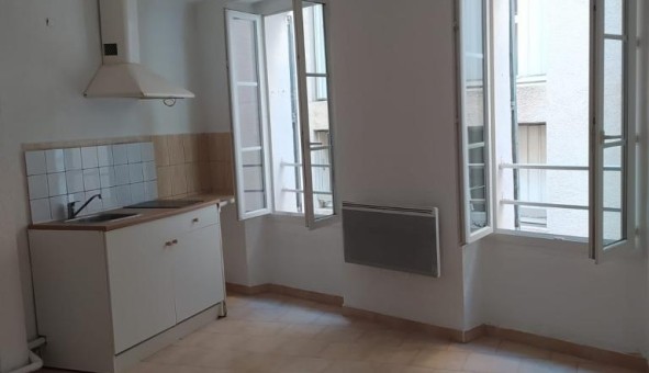 Logement tudiant Location Studio Vide Toulon (83200)