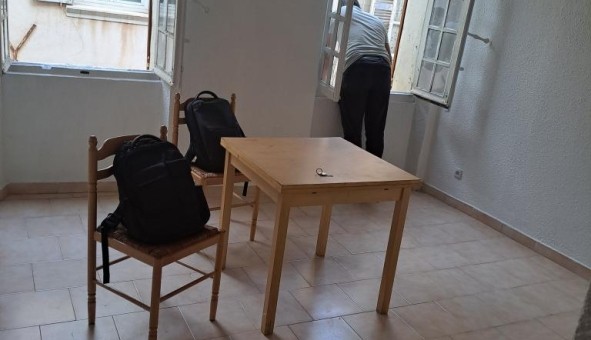 Logement tudiant Location Studio Vide Toulon (83200)
