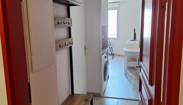 Logement tudiant Location Studio Vide Toulon (83200)