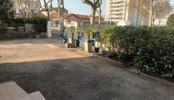 Logement �tudiant Studio &agrave; Vaulx en Velin (69120)