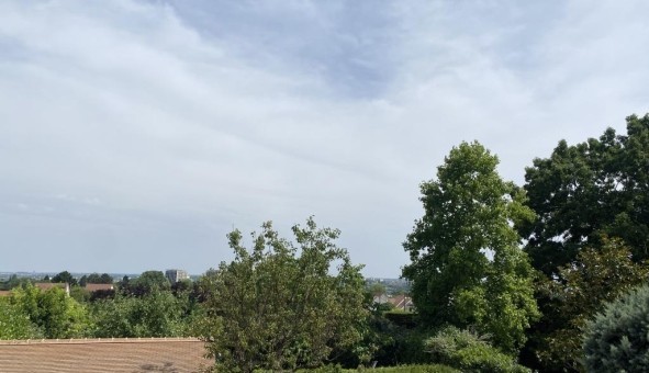 Logement tudiant Studio à Verrires le Buisson (91370)