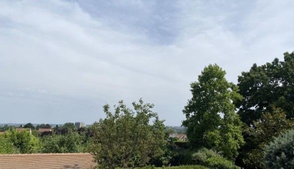 Logement tudiant Studio à Verrires le Buisson (91370)