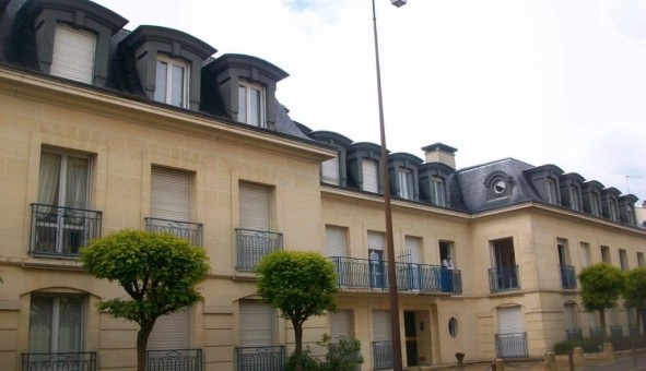 Logement étudiant Location Studio Vide Versailles (78000)