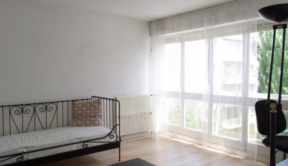 Logement étudiant Location Studio Vide Versailles (78000)