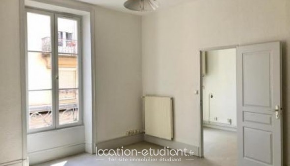 Logement tudiant Studio à Villefranche sur Sane (69400)