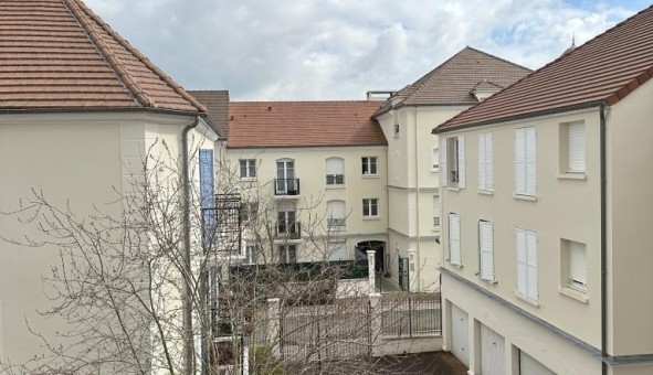 Logement tudiant Location Studio Vide Voisins le Bretonneux (78960)