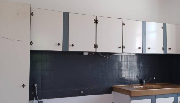 Logement étudiant Location T2 Vide Alès (30100)