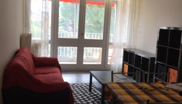 Logement tudiant Location T2 Vide Avignon (84000)