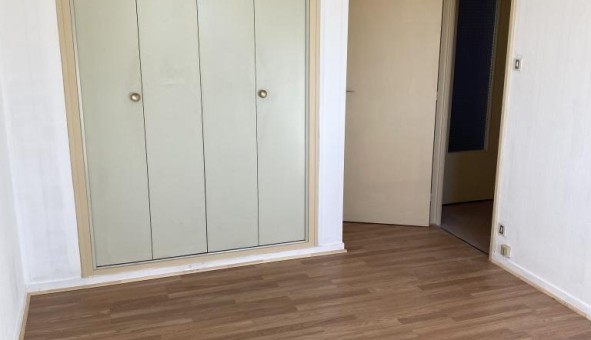 Logement étudiant Location T2 Vide Bourges (18000)
