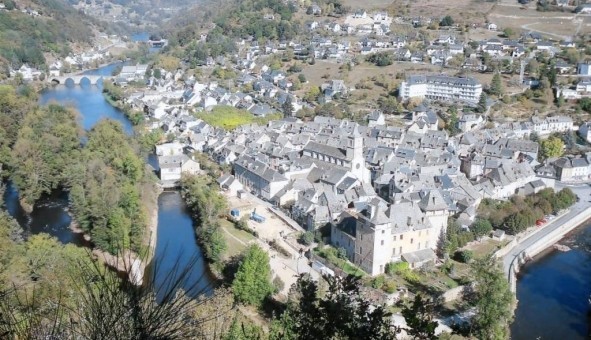 Logement tudiant T2 à Campouriez (12140)
