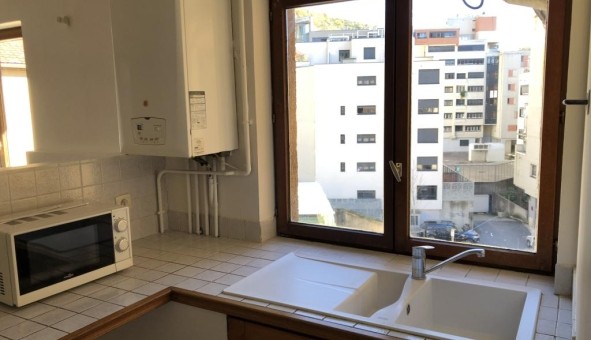 Logement tudiant Location T2 Vide Chuzelles (38200)