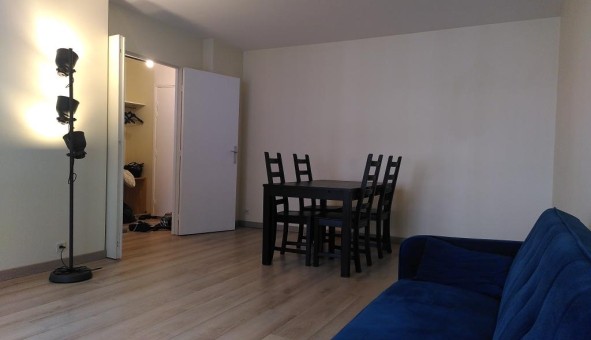 Logement étudiant Location T2 Vide Courbevoie (92400)