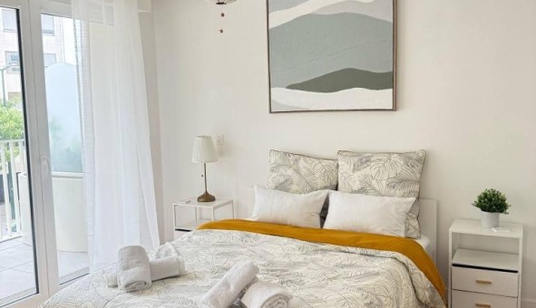 Logement tudiant Location T2 Vide Courbevoie (92400)