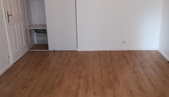 Logement tudiant T2 à Courbevoie (92400)