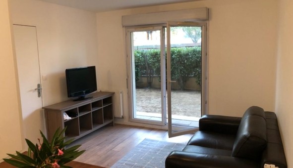 Logement étudiant Location T2 Vide Évry (91000)