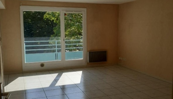 Logement tudiant Location T2 Vide Grenoble (38000)