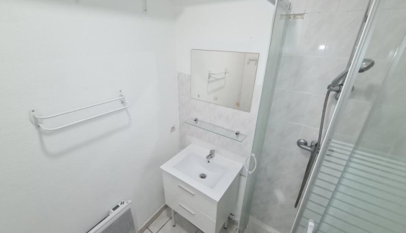 Logement tudiant T2 à Hyres (83400)