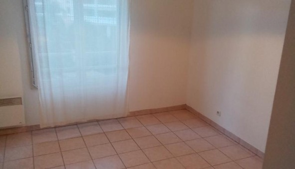 Logement tudiant T2 à Hyres (83400)