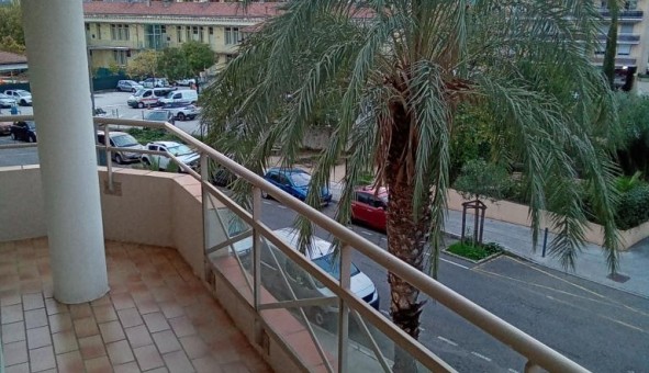 Logement tudiant T2 à Hyres (83400)