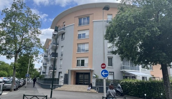 Logement étudiant Location T2 Vide Le Blanc Mesnil (93150)