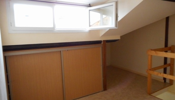 Logement tudiant T2 à Les Ayvelles (08000)