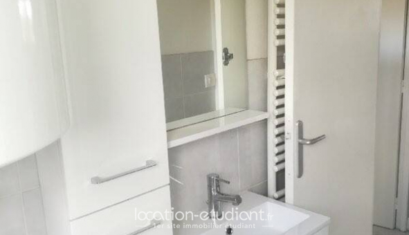 Logement tudiant T2 à Les Ayvelles (08000)