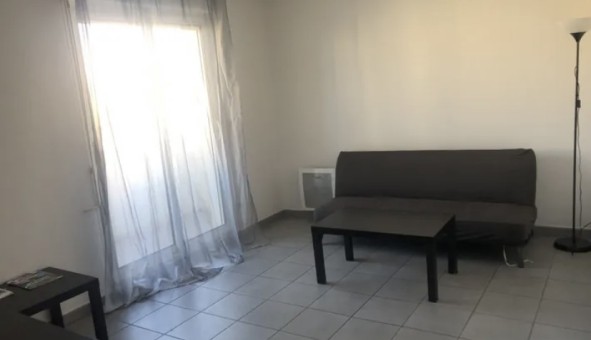 Logement tudiant Location T2 Vide Marseille 03me arrondissement (13003)